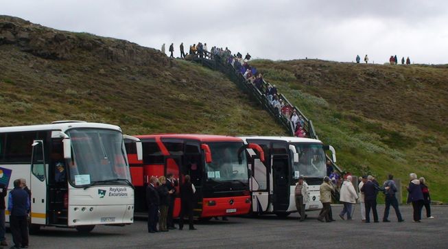 Tourists-Iceland.jpg.653x0_q80_crop-smart